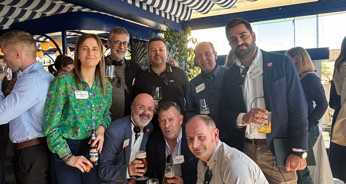 Los empresarios de Bni Récord Jumilla asisten a un encuentro en Valencia