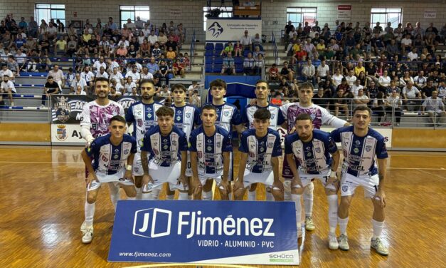 (2-7) La inspiración del portero y la eficacia ofensiva deciden en favor del Mengíbar de Jaén