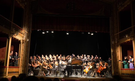 Más de cien personas actuaron en el Vico con la Orquesta y Coro de Alemania