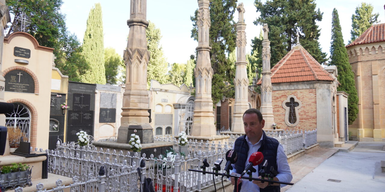 Servicios acondiciona y mejora el cementerio de cara a la festividad de Todos los Santos