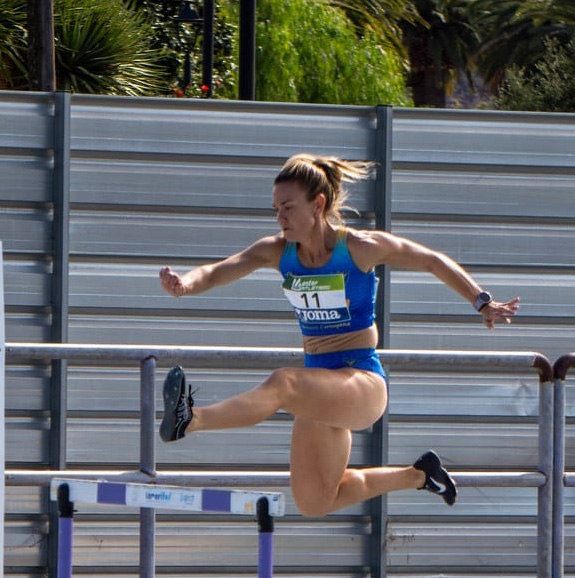 Victoria de Pruden Guerrero en los 400 vallas del Nacional de Clubes Máster de Tenerife
