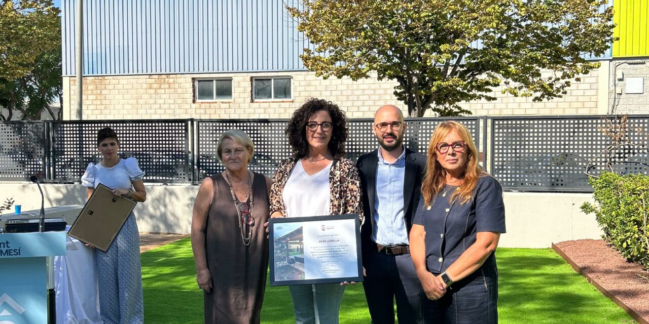 El Ayuntamiento de Algemesí reconoce la labor de AFAD Jumilla “por su solidaridad con el centro de día”
