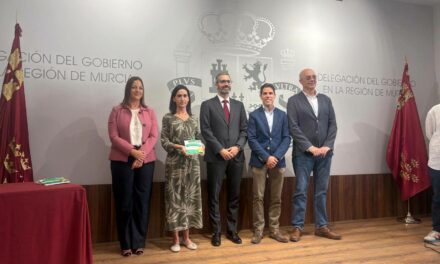 El CEIP Príncipe Felipe recibe la distinción de Oro Stars de la Dirección General de Tráfico