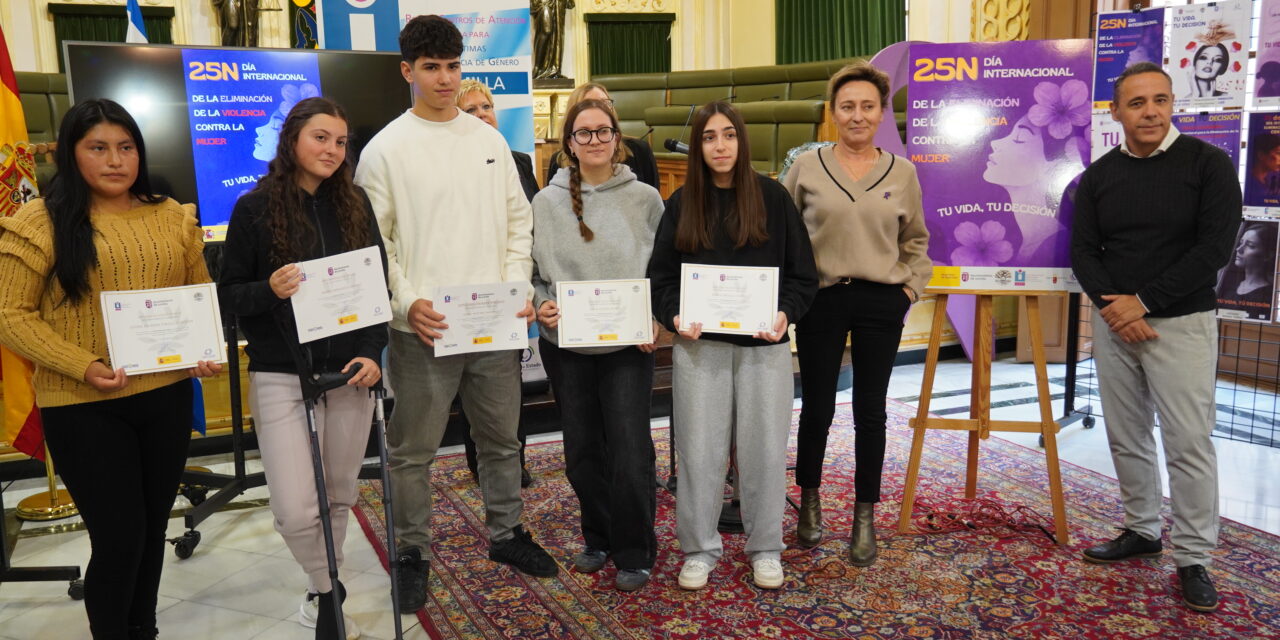 Política Social entrega los premios de cortos y carteles con motivo de los actos del 25N