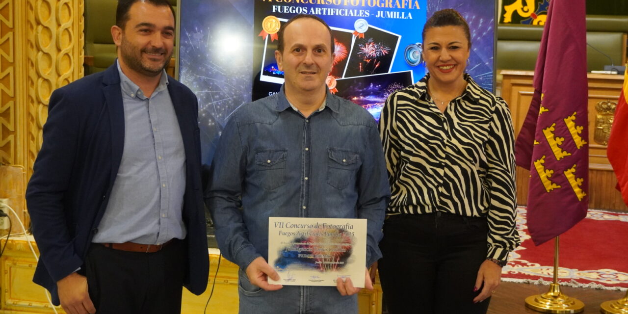 Juan Ignacio Tomás gana el Concurso de Fotos de Fuegos Artificiales de la Feria
