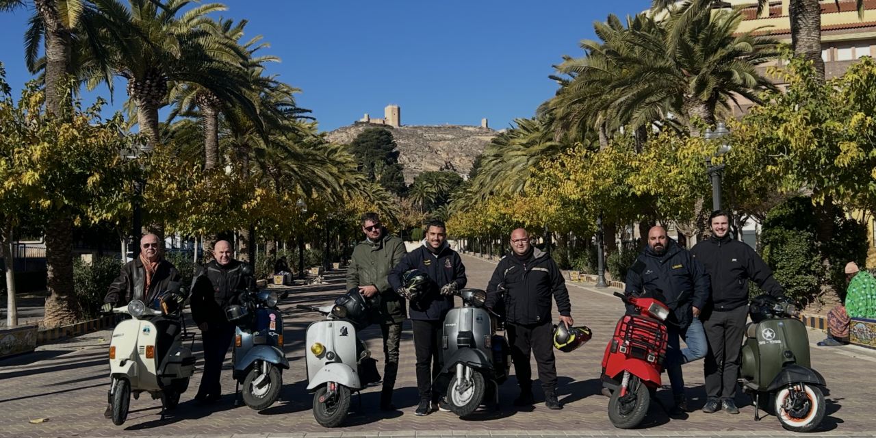 El club de Jumilla recibe a miembros del V.C. Los Chatos Murcianos Vespa