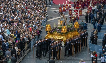 El Cristo ‘amarra’ a su columna a toda la Región de Murcia en la Magna Procesión