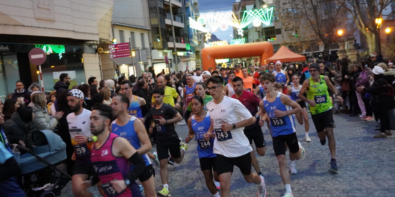 Los atletas locales Mario Monreal y Belén González triunfan en la Popular Navideña