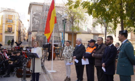 Exalcaldes y cuerpos de seguridad participan en el concierto del Día de la Constitución