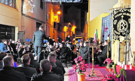 El Rollo enciende la Navidad con un concierto en su capilla