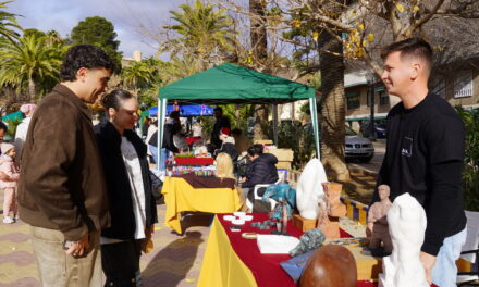 Varios artesanos mostraron sus productos y artículos, un regalo único para obsequiar en Navidad