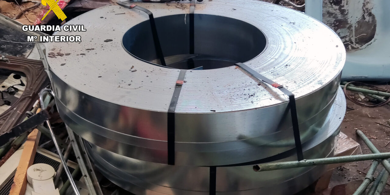 Detienen a un empleado por sustraer dos bobinas de hierro galvanizado a su empresa