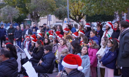 San Fermín inicia su Navidad con un taller de adornos, música y encendido del árbol