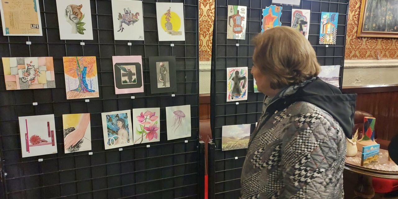 ARJU consolida “Regalarte”, como “la exposición solidaria que permite al público coleccionar obras de arte”