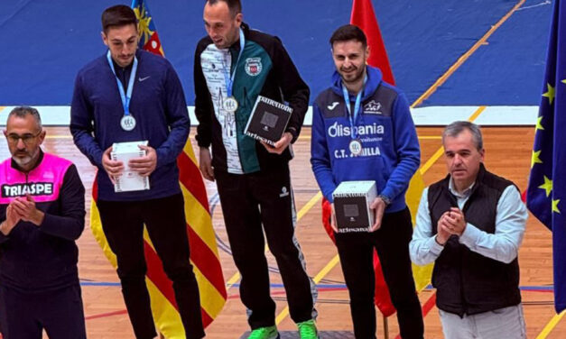 Chema Herrero consigue el tercer puesto senior en los 11K Villa de Aspe