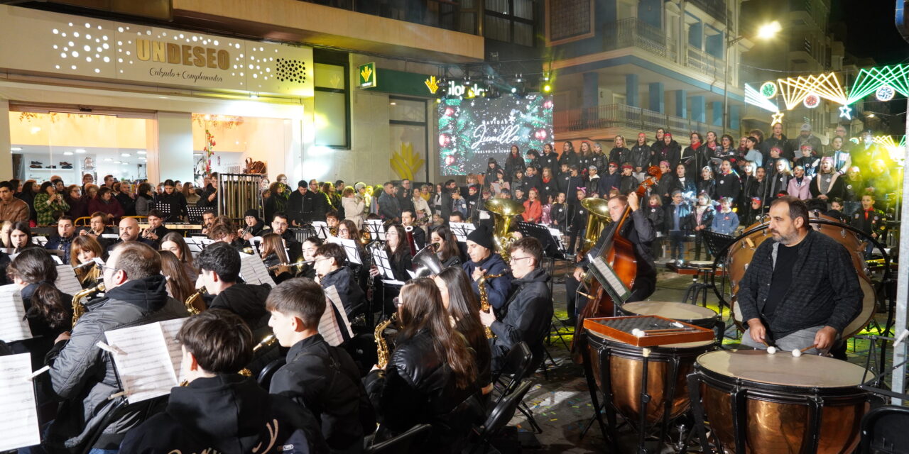 Con el encendido de luces y con música se estrena el programa navideño en Jumilla