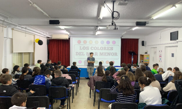 El biólogo Martín Vicente ofreció una charla sobre el Mar Menor en el IES Infanta Elena