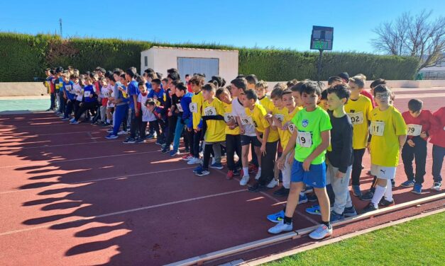 El Cross Escolar reunió a más de 800 atletas en el Polideportivo
