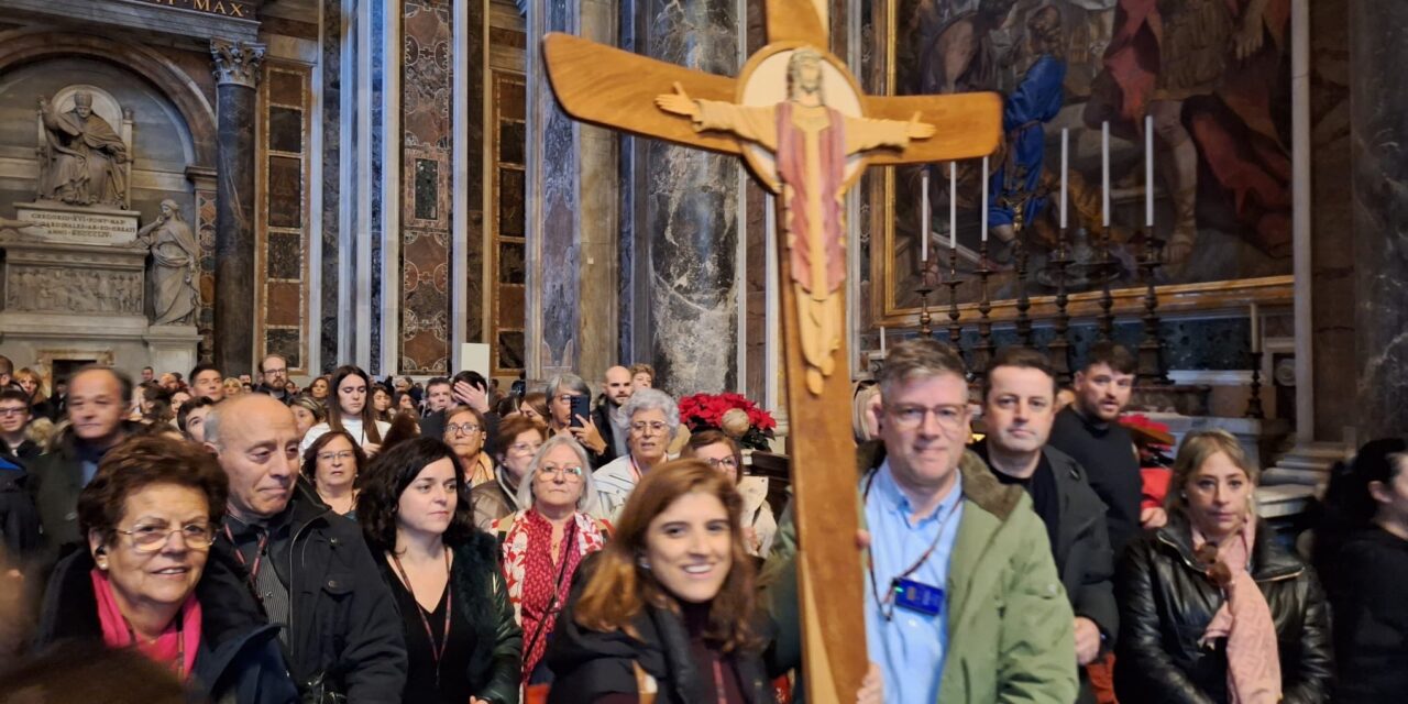 Feligreses de San Juan peregrinan a Roma y reciben la bendición del Papa León XIV