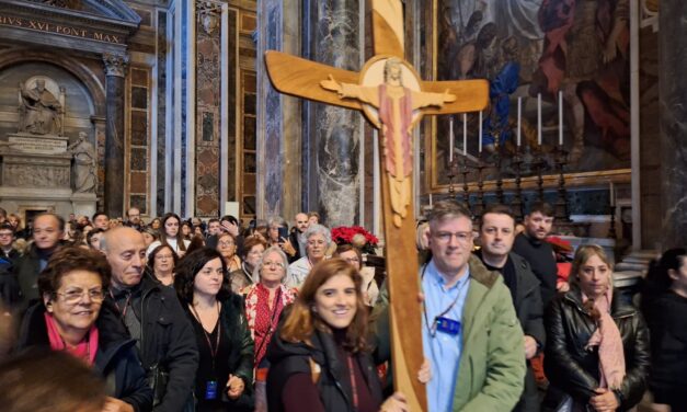 Feligreses de San Juan peregrinan a Roma y reciben la bendición del Papa León XIV