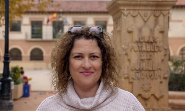 Fuensanta Olivares, maestra y presidenta de la AJAM, presentará el libro de Semana Santa