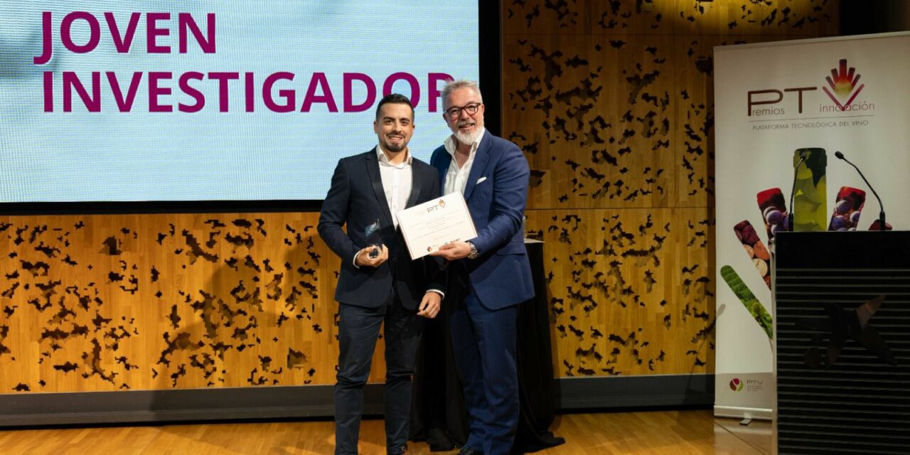Juan Daniel Moreno recibe el Premio Joven Investigador de la Plataforma Tecnológica del Vino