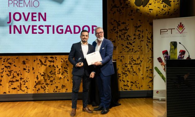 Juan Daniel Moreno recibe el Premio Joven Investigador de la Plataforma Tecnológica del Vino