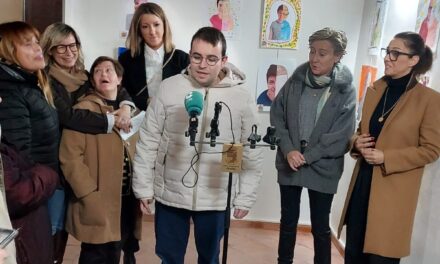 Usuarios de Aspajunide del Taller de Expresión Artística muestran su creatividad en “Sueños de colores”