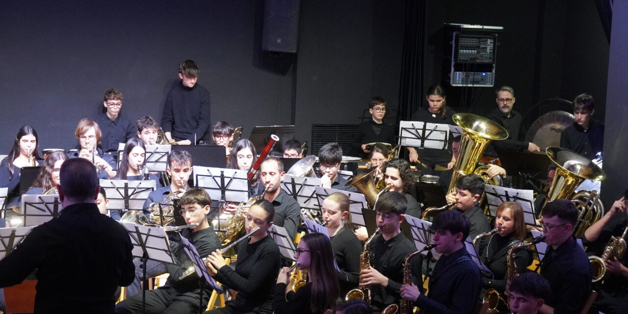 El Auditorio acogió un concierto de los alumnos de banda y un recital de piano de María Antonia Gomis