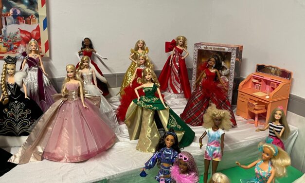 Cerca de 130 muñecas Barbie y Nancy se exponen en la Galería de Arte La Alquería