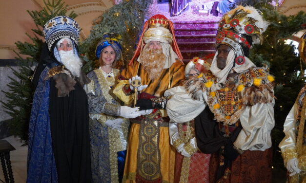 Los Reyes Magos recibieron en el Ayuntamiento la llave de Jumilla