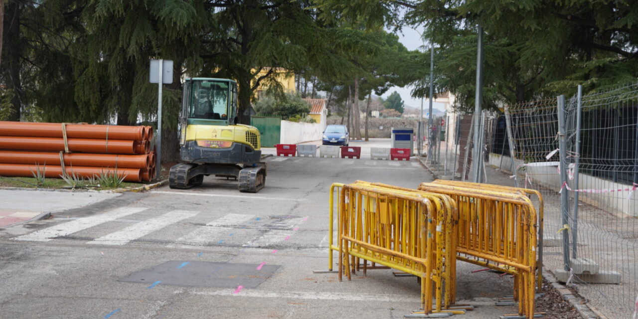 El Ayuntamiento está llevando cabo obras en el Cementerio y en la pedanía de La Estacada