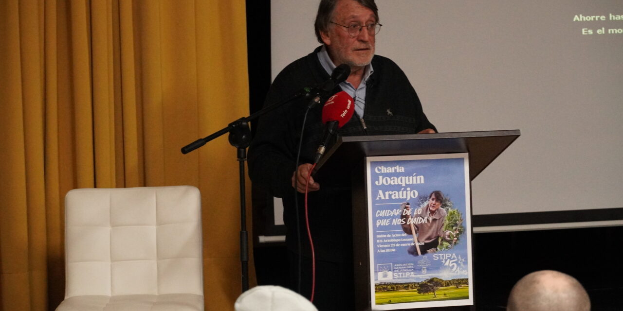 Joaquín Araujo en Jumilla, llama a la reflexión acerca de la relación del ser humano con la naturaleza