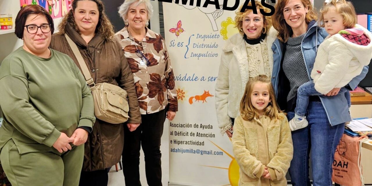 Adahi hace entrega de las tres cestas del Sorteo del Niño a sus ganadoras