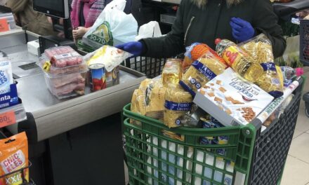 Los ganadores de los 100 carros de la compra son los que su papeleta tenga los números entre el 6.703 y el 6.802