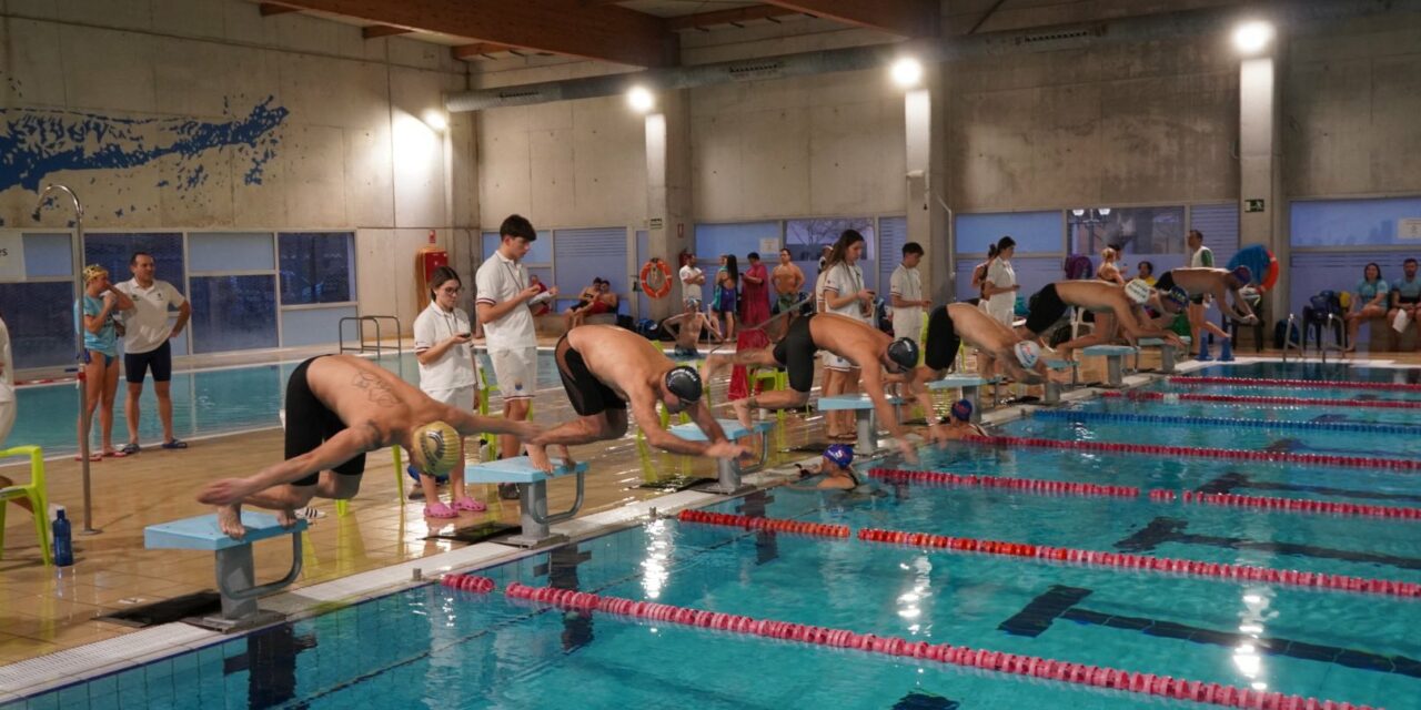 El Club Natación Jumilla brilla como anfitrión de la 2ª jornada de la Liga Máster
