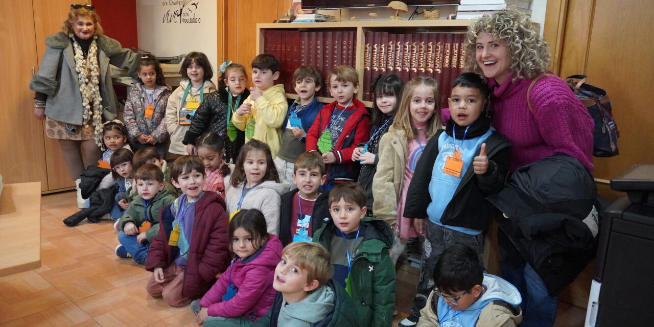 Alumnos de 5 años del colegio Príncipe Felipe visitan la redacciónde Siete Días Jumilla