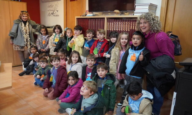 Alumnos de 5 años del colegio Príncipe Felipe visitan la redacciónde Siete Días Jumilla