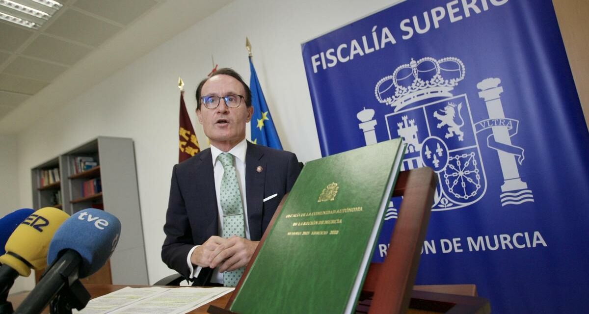 El fiscal superior de Murcia ofrece una charla para 4º de ESO del Cruz de Piedra y Arzobispo