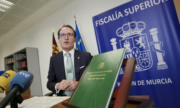 El fiscal superior de Murcia ofrece una charla para 4º de ESO del Cruz de Piedra y Arzobispo