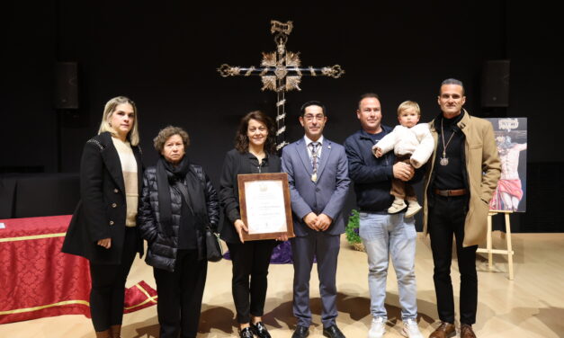 La Junta Central de Semana Santa recuerda a Pascual Terol y Juan Antonio Martínez, y reconoce la labor de los fotógrafos