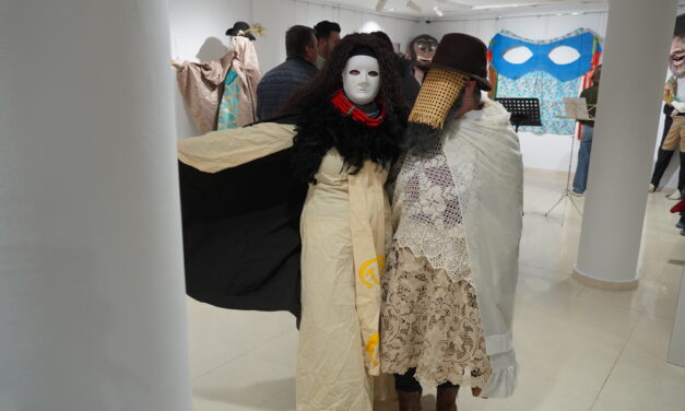 El Carnaval de ayer y de hoy, en la exposición ‘¿A que no me conoces?’