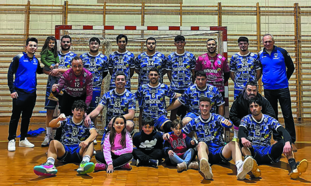 El Balonmano Jumilla golea a Eliocroca con un ojo puesto en la racha negativa de Ademur
