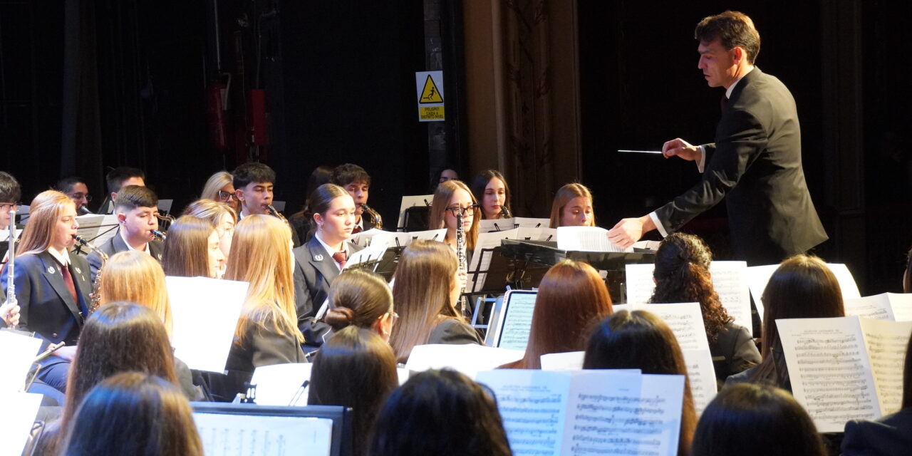 Recogimiento, solemnidad y luz se unieron en el Concierto del Socio de la Asociación Musical Julián Santos