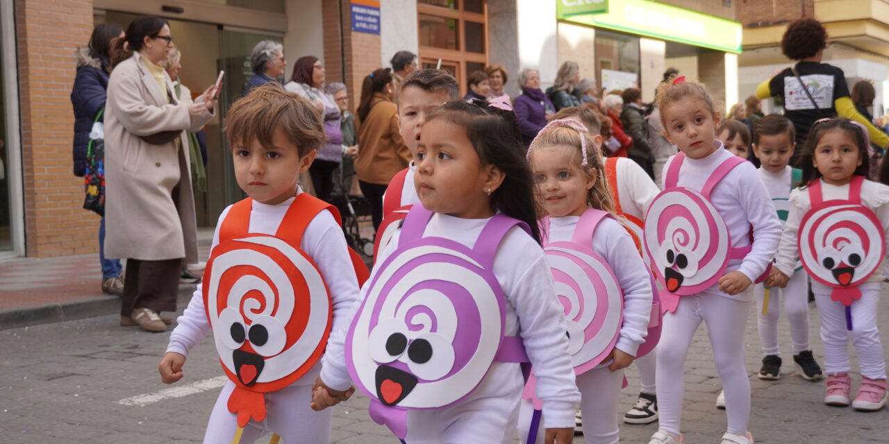 Los centros educativos y las guarderías derrochan imaginación en su desfile del lunes