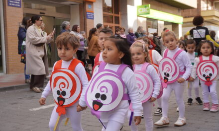 Los centros educativos y las guarderías derrochan imaginación en su desfile del lunes