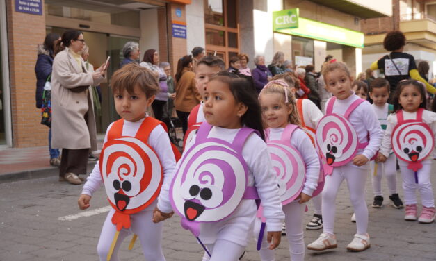 Los centros educativos y las guarderías derrochan imaginación en su desfile del lunes