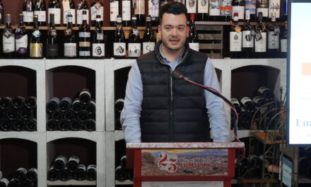 José Pérez Mariscal presenta la revista del 25 Aniversario de Siete Días Jumilla