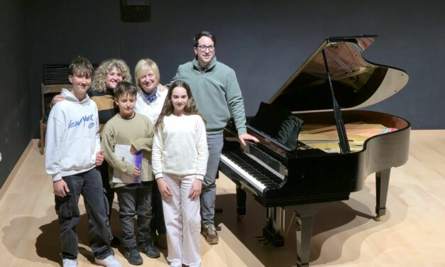Cinco alumnos de piano de la Escuela muestran su progreso en una audición
