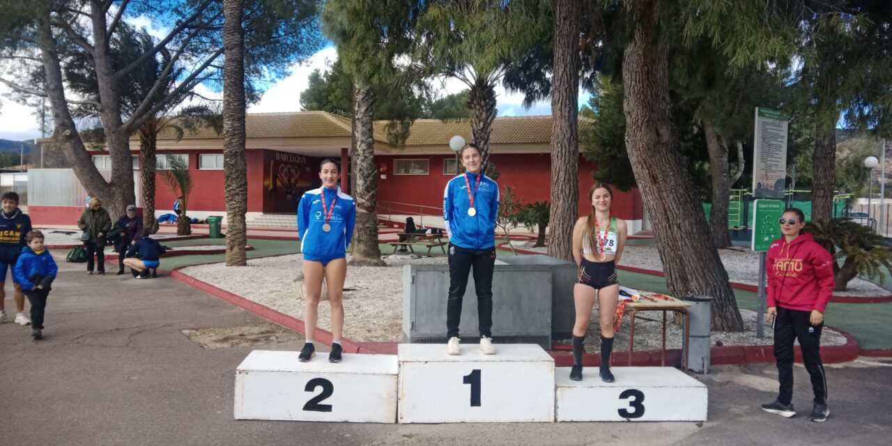 Beatriz Pérez y Fátima Hernández logran oro y plata en triple salto